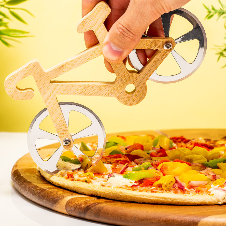 Houten fiets pizzasnijder